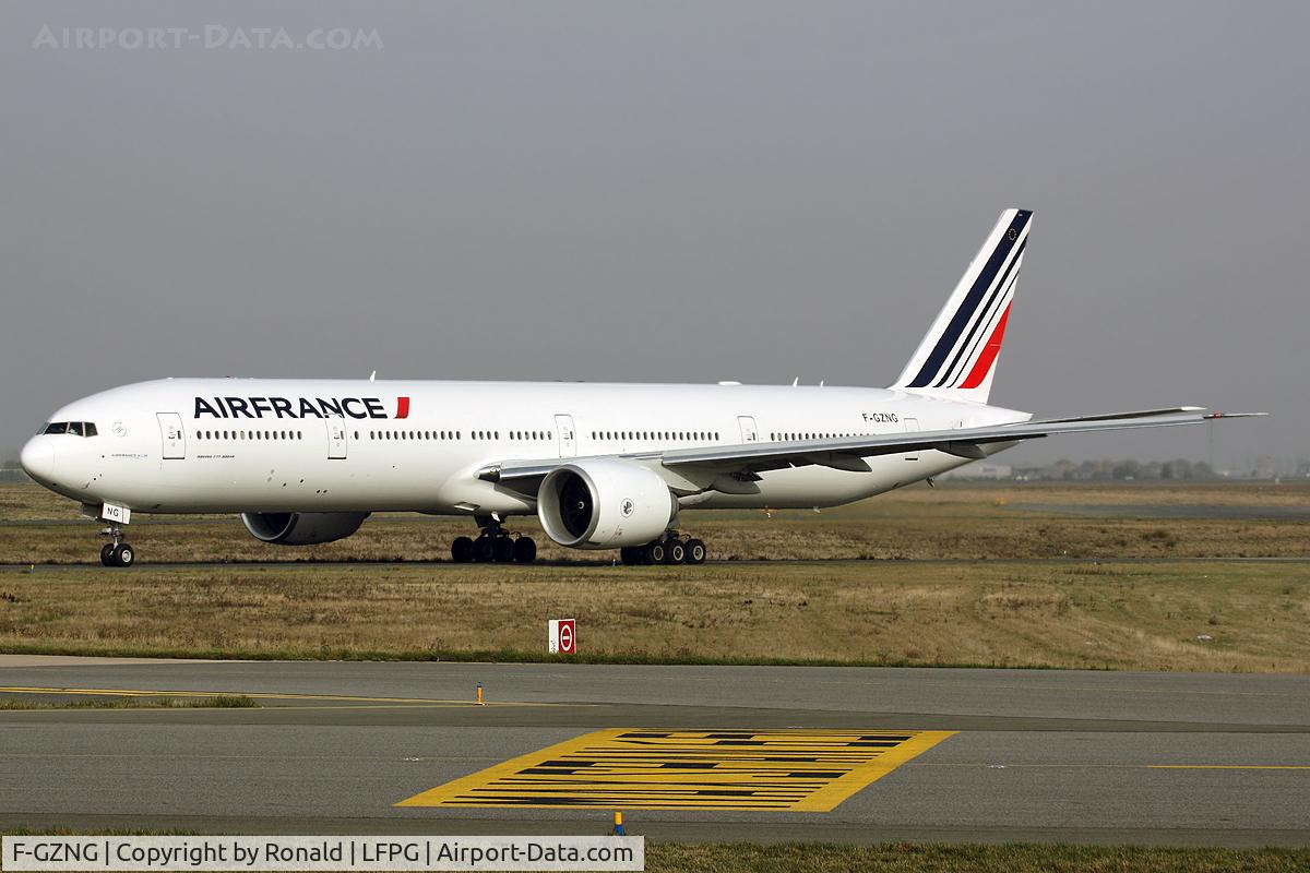 F-GZNG, 2009 Boeing 777-328/ER C/N 32968, at cdg
