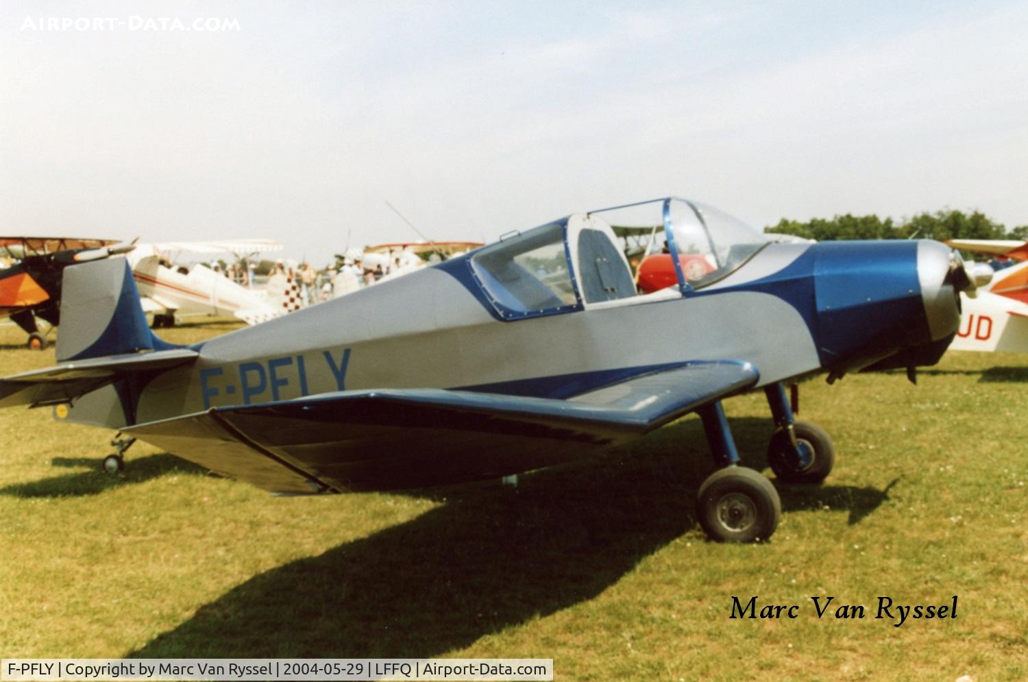 F-PFLY, Jodel D-112 C/N 1785, At La Ferté in 2004.