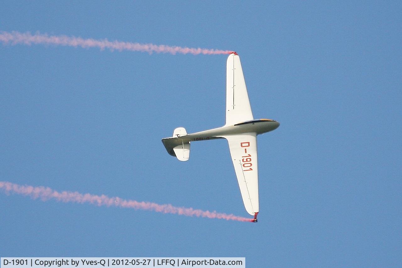 D-1901, 1963 DFS 108-53 Habicht E Replica C/N 1, Jacobs DFS 108-53 Habicht E, On display, La Ferte-Alais Airfield (LFFQ) air show 2012