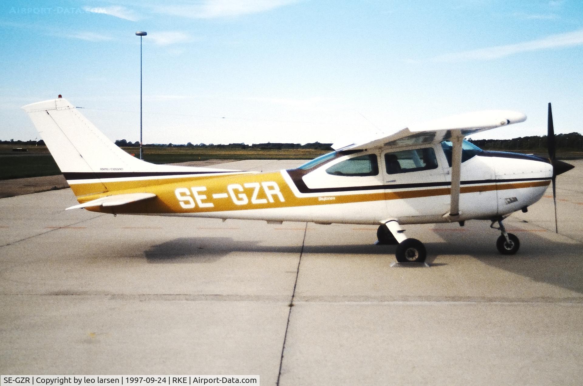 SE-GZR, 1976 Cessna F182P Skylane II C/N F18200018, Roskilde 24.9.1997