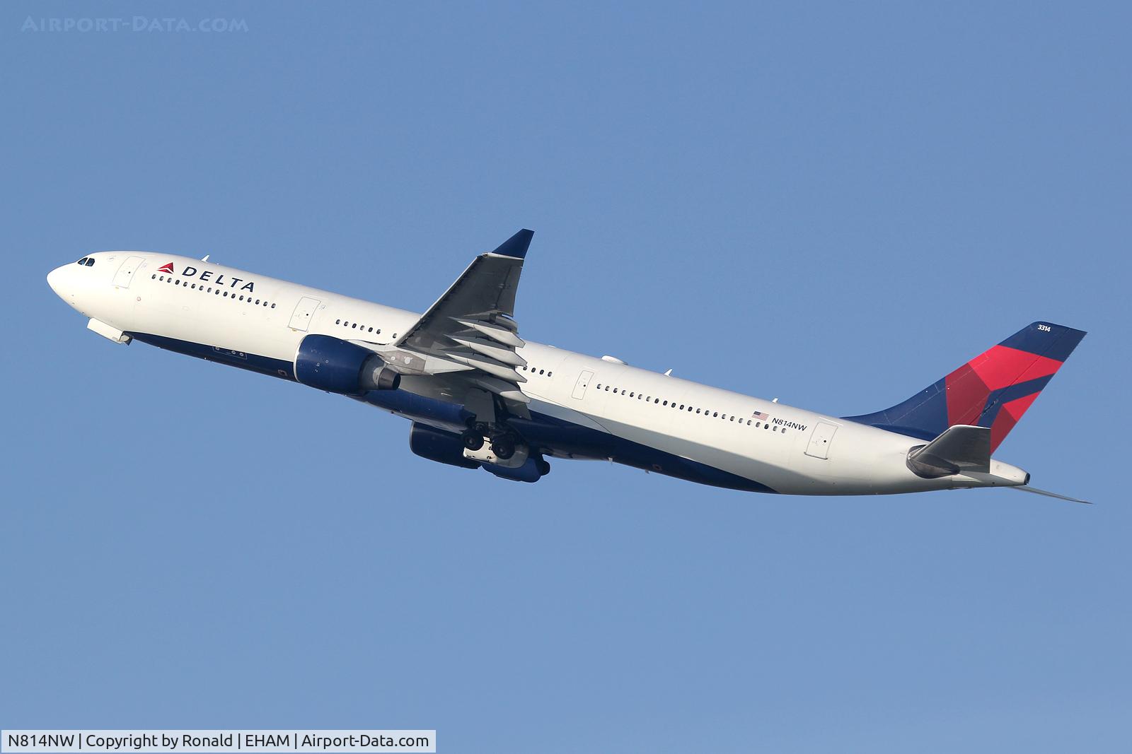 N814NW, 2006 Airbus A330-323 C/N 806, at spl