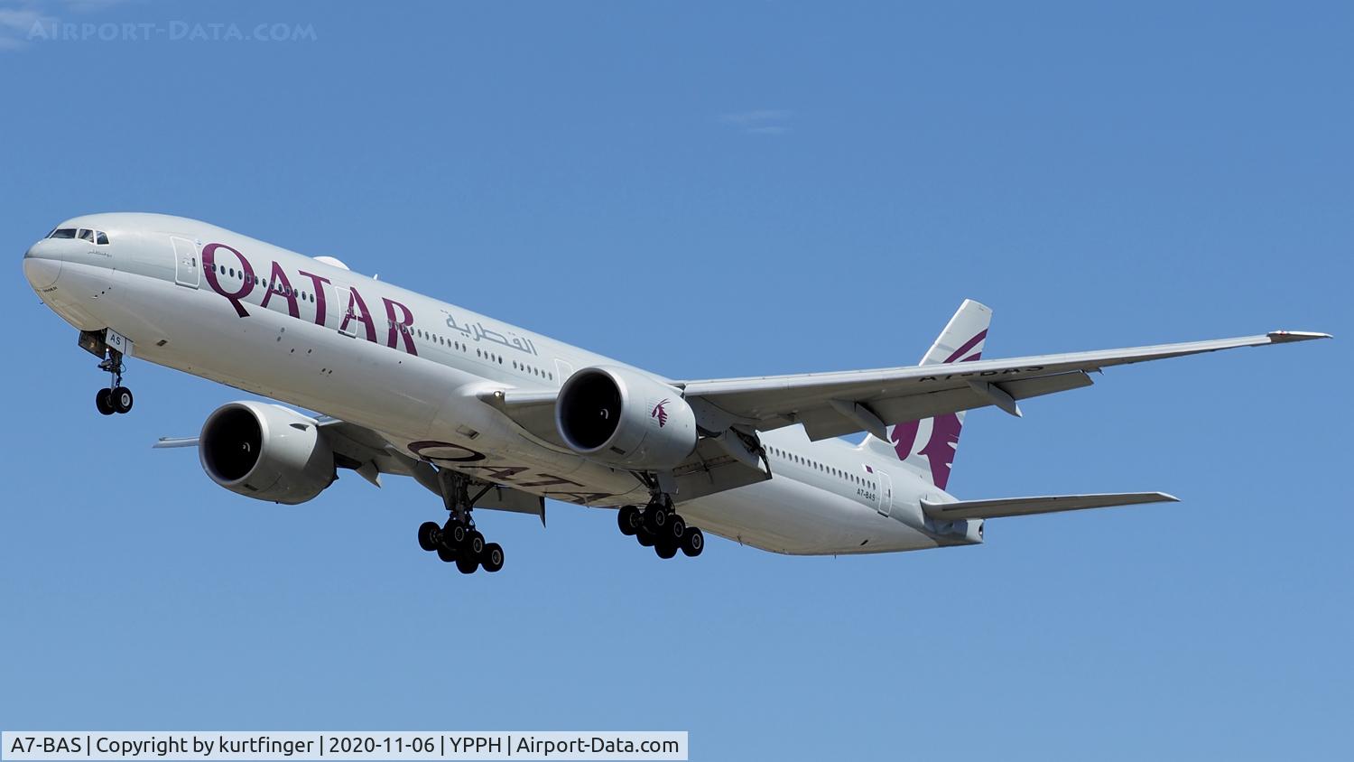 A7-BAS, 2012 Boeing 777-3DZ/ER C/N 41062, Boeing 777-300ER sn 410627-497. Qatar A7-BAS YPPH final rwy 06 06 November 2020.