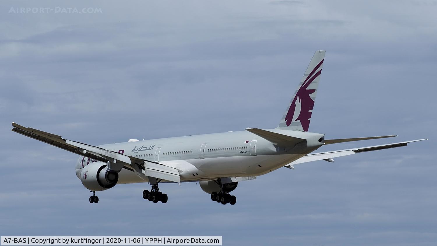 A7-BAS, 2012 Boeing 777-3DZ/ER C/N 41062, Boeing 777-300ER sn 410627-497. Qatar A7-BAS YPPH final rwy 06 06 November 2020.