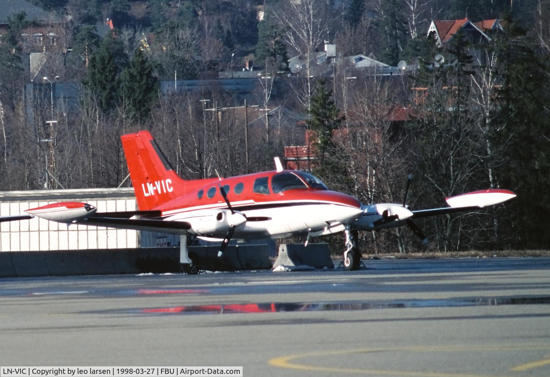 LN-VIC, 1968 Cessna 402 C/N 402-0170, Oslo Fornebue 27.3.1998
