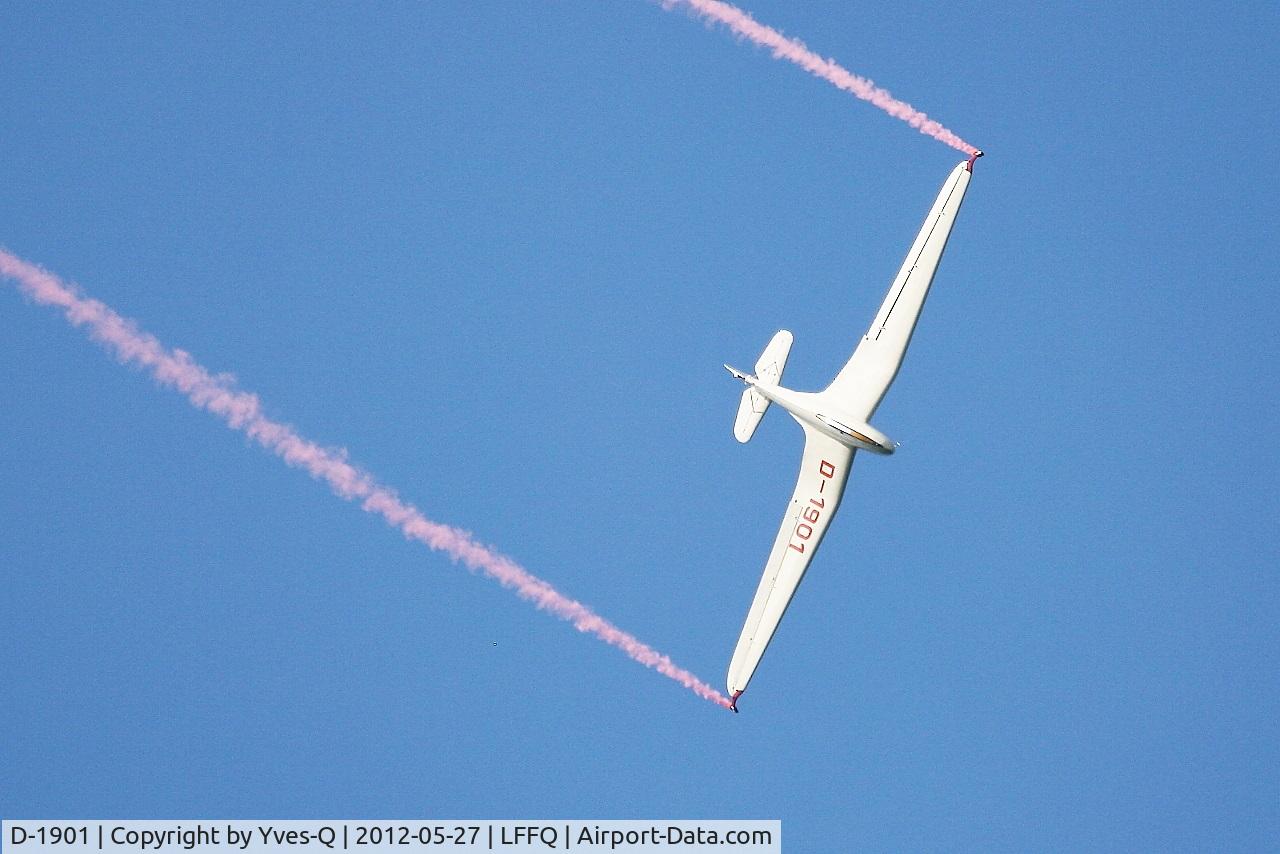 D-1901, 1963 DFS 108-53 Habicht E Replica C/N 1, DFS 108-53 Habicht E, On display, La Ferte-Alais Airfield (LFFQ) air show 2012