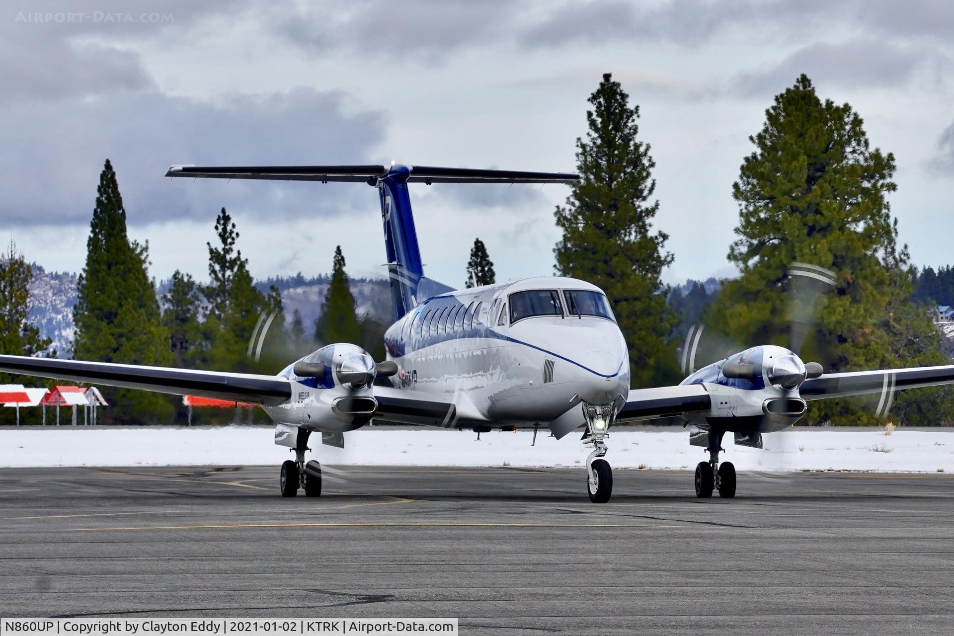 N860UP, 2016 Beechcraft B300 King Air 350 C/N FL-1055, Truckee Airport California 2021.