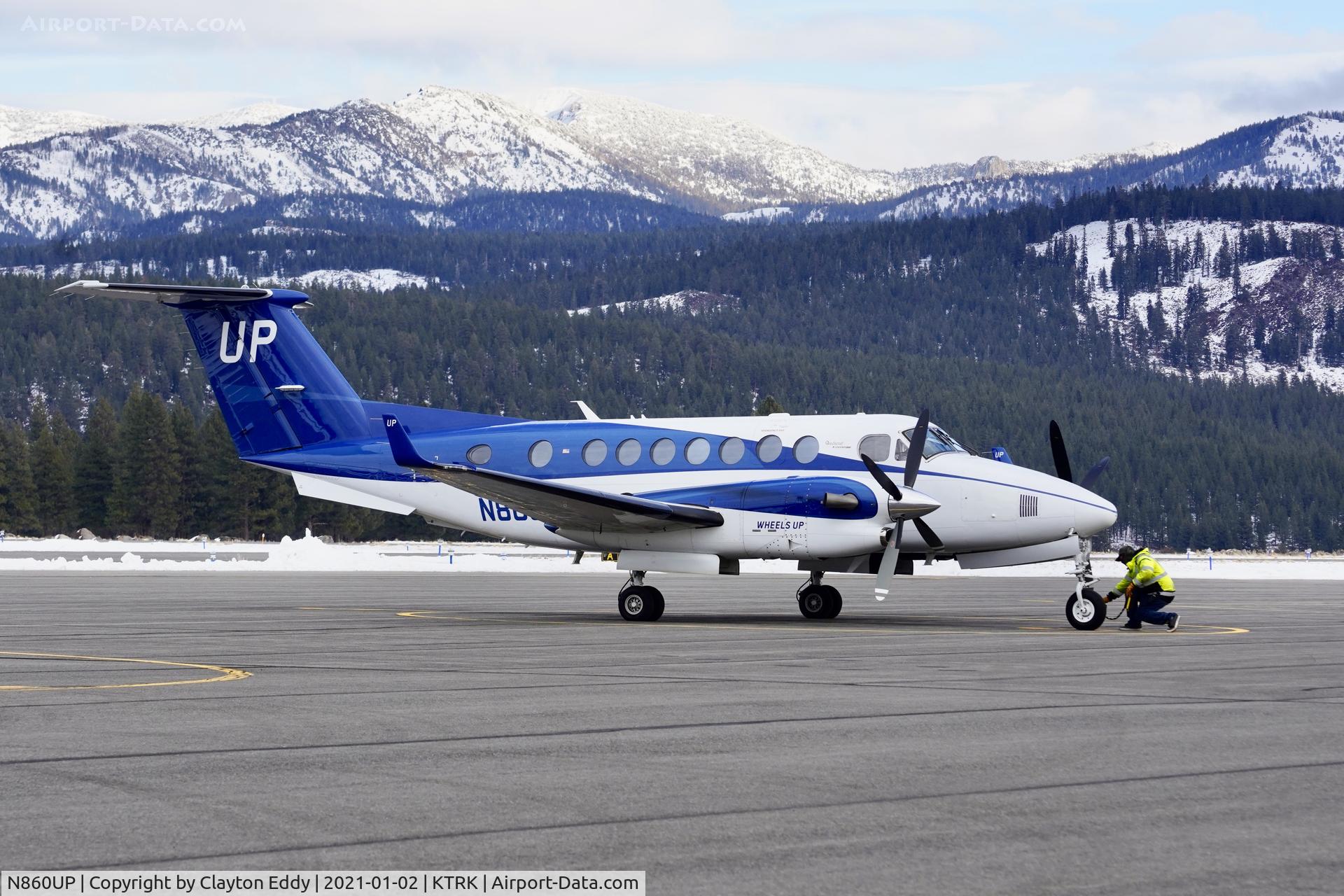 N860UP, 2016 Beechcraft B300 King Air 350 C/N FL-1055, Truckee Airport California 2021.