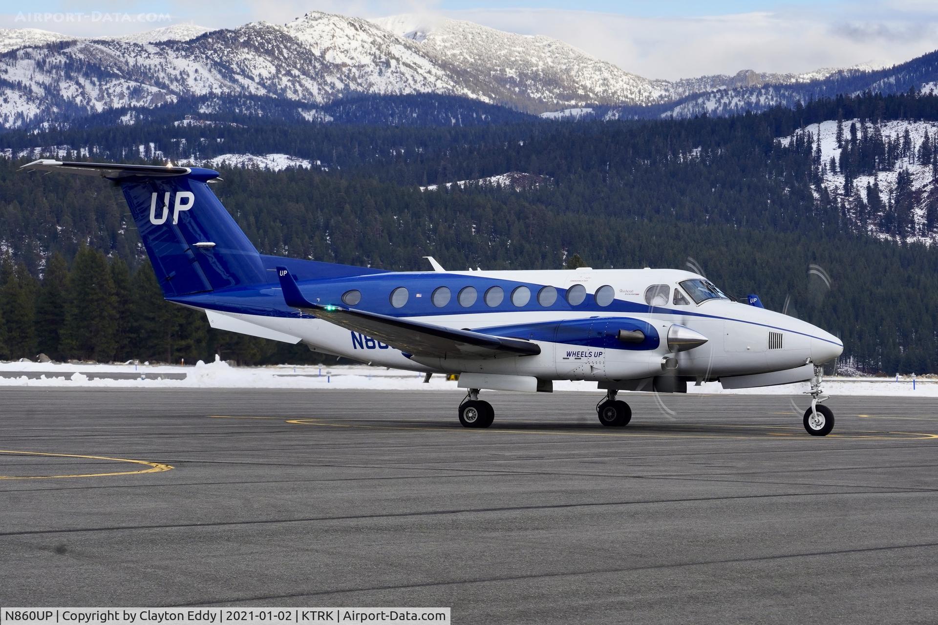 N860UP, 2016 Beechcraft B300 King Air 350 C/N FL-1055, Truckee Airport California 2021.