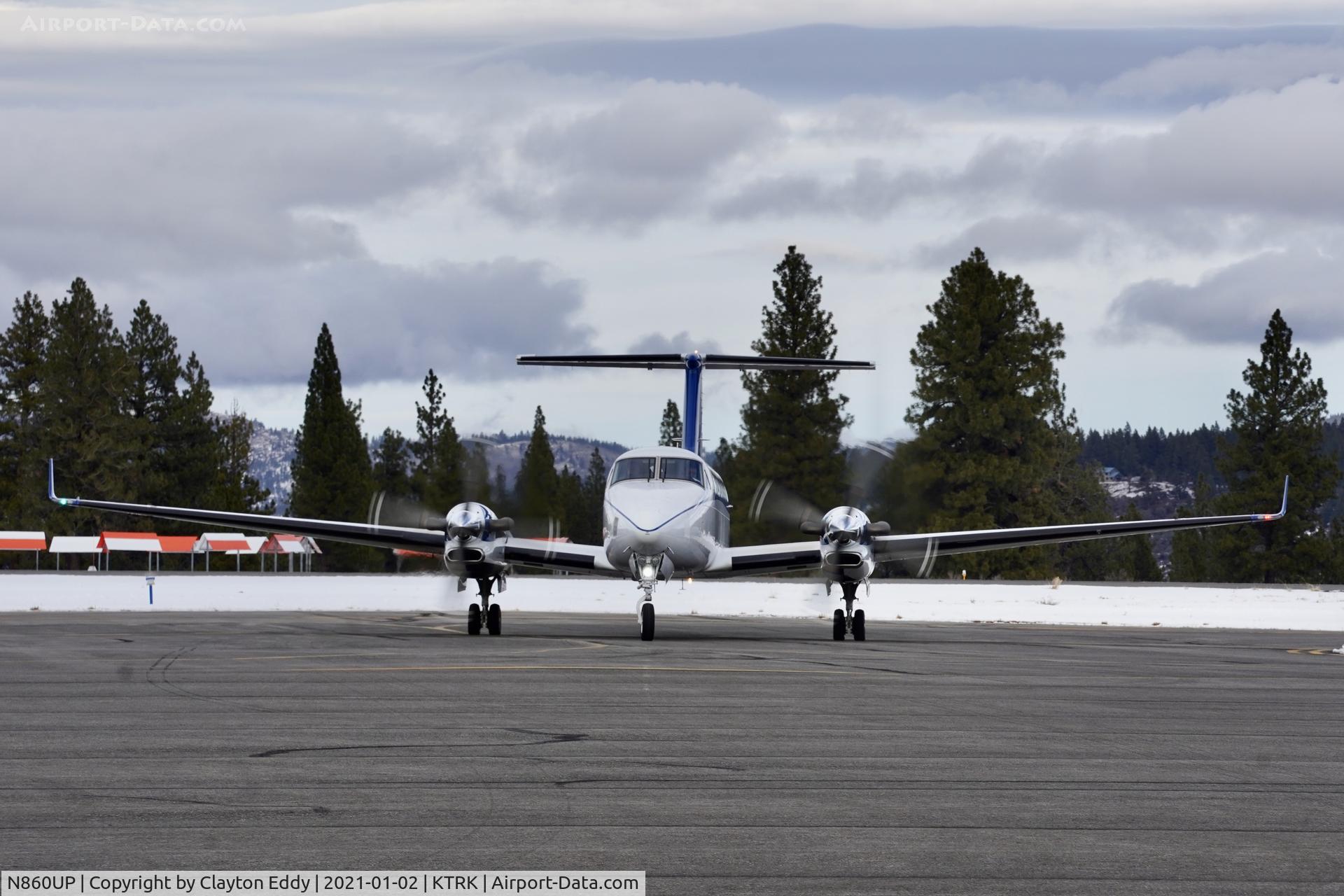 N860UP, 2016 Beechcraft B300 King Air 350 C/N FL-1055, Truckee Airport California 2021.