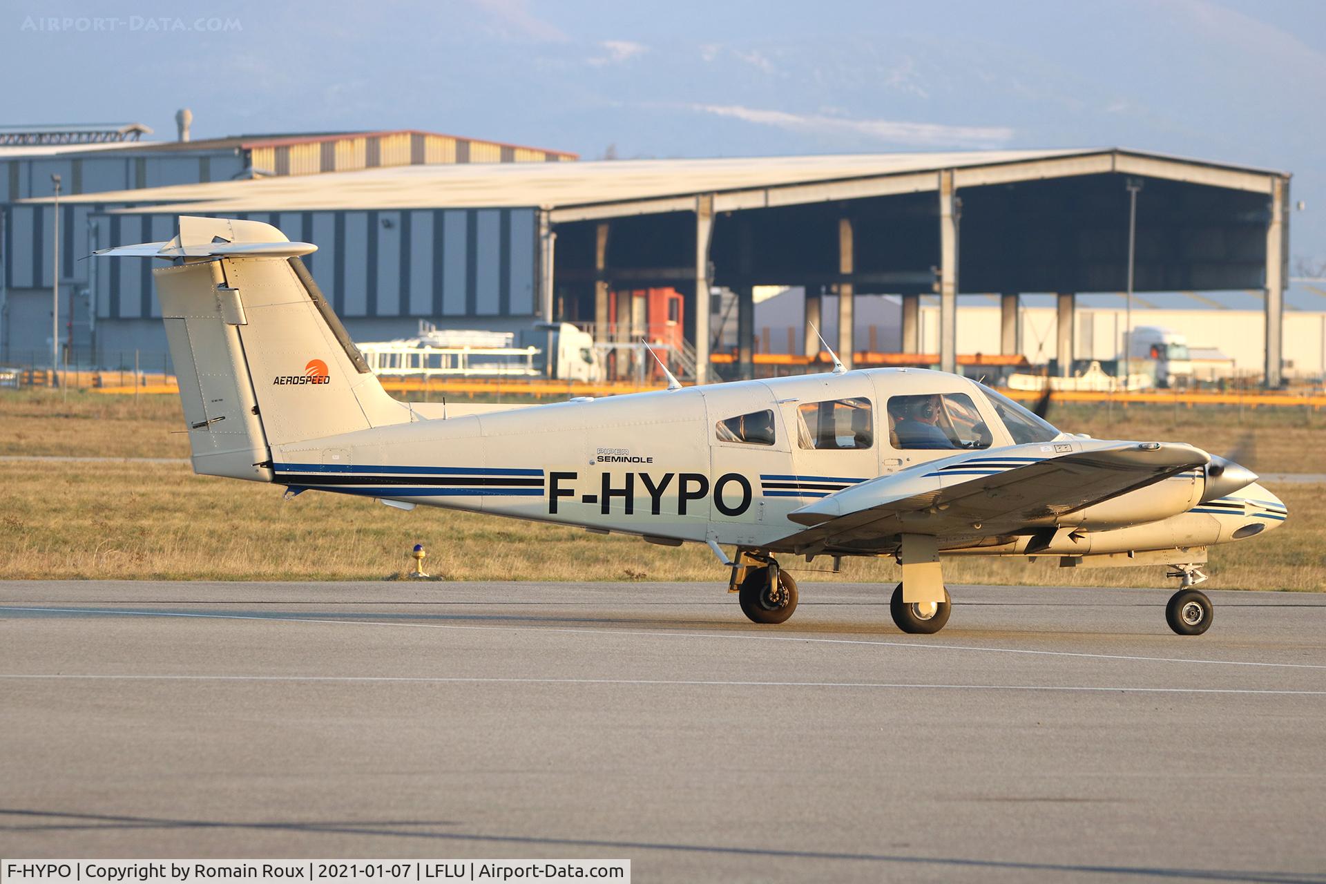 F-HYPO, 1982 Piper PA-44-180T Turbo Seminole C/N 44-8207018, Taxiing