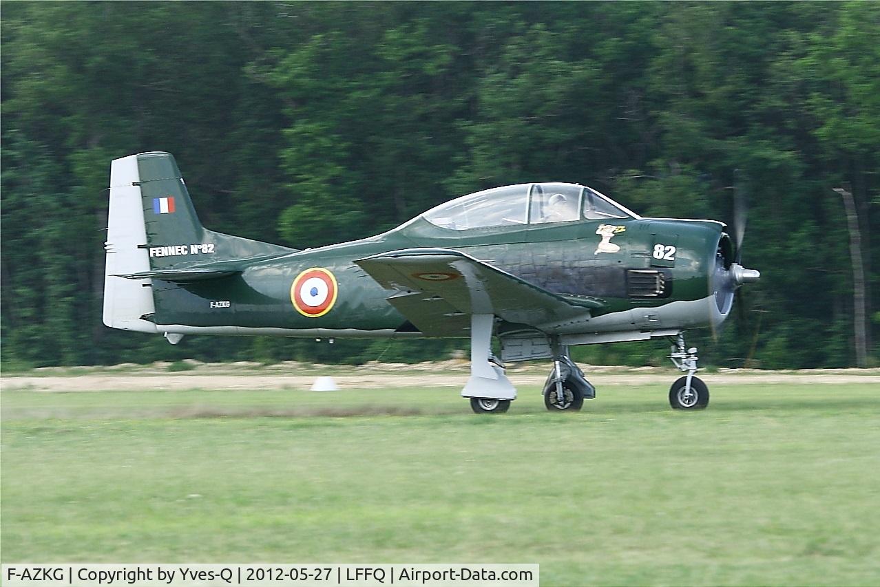 F-AZKG, 1951 North American T-28A Fennec C/N 174-111, North American T-28A Fennec, Landing, La Ferté-Alais airfield (LFFQ) Air show 2012
