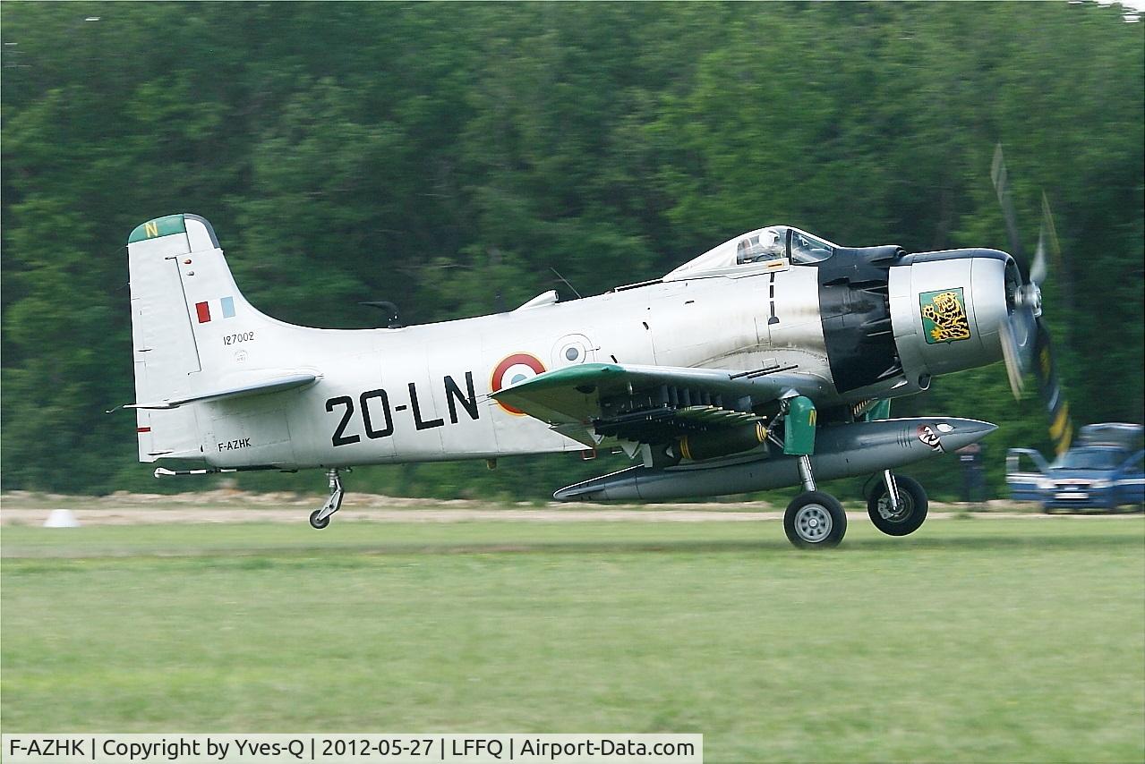 F-AZHK, Douglas AD-4N Skyraider C/N 7802, Douglas AD-4N Skyraider, Landing, La Ferté-Alais airfield (LFFQ) Airshow 2012