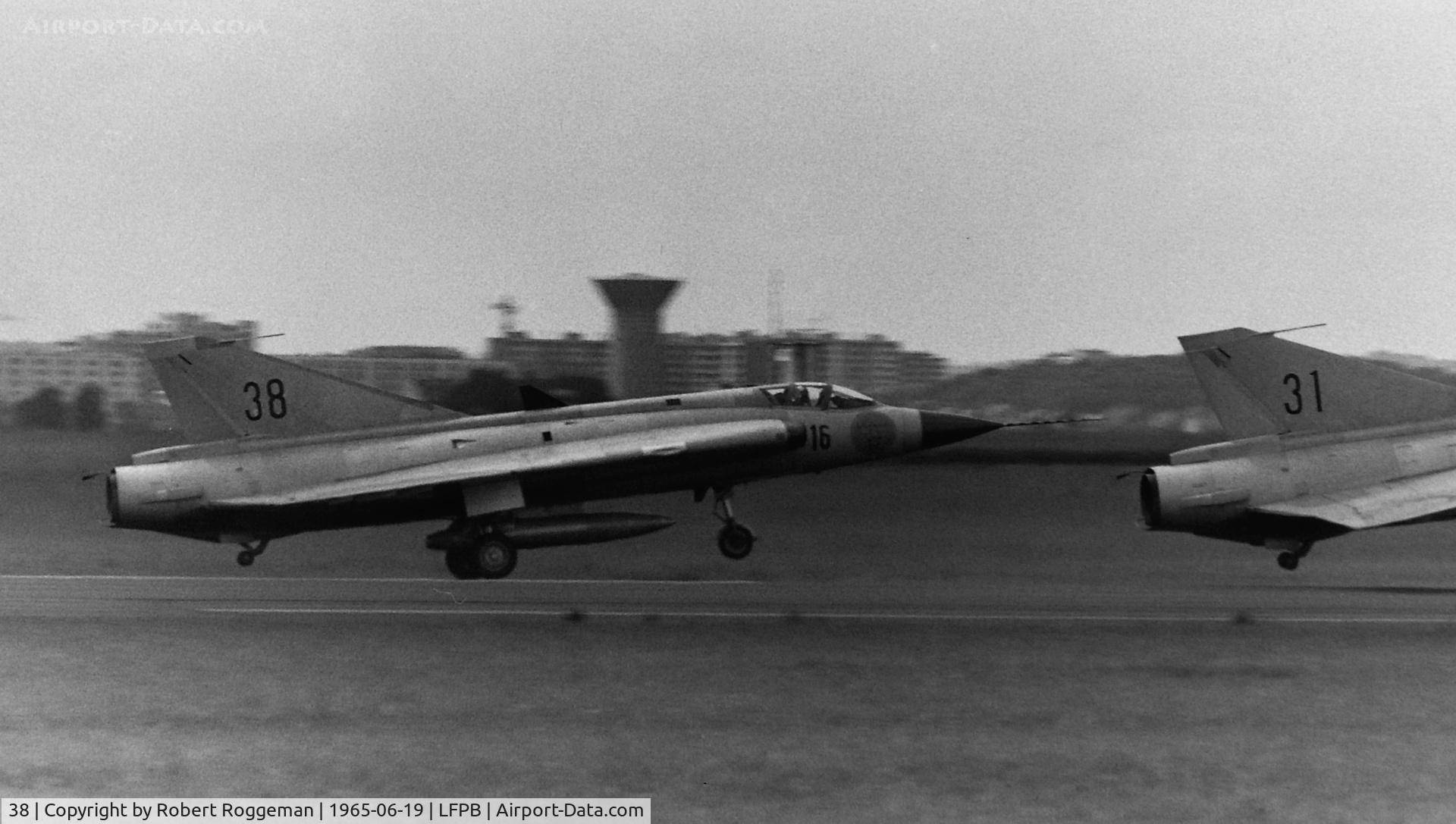 38, Saab J-35A Draken C/N 35-038, PARIS AIRSHOW.