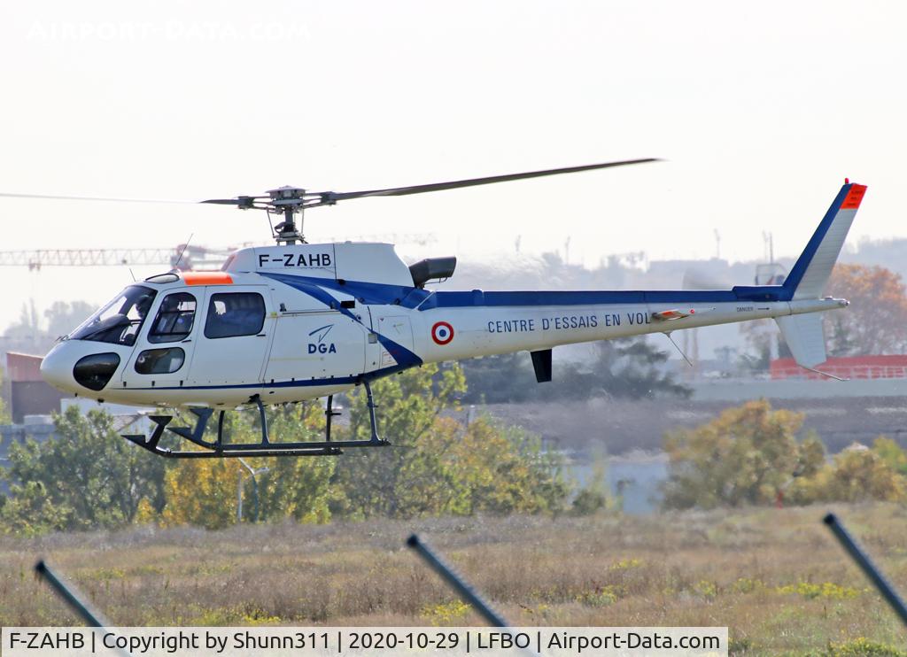 F-ZAHB, Aérospatiale AS-550 Fennec U2 C/N 2815, Arriving and going to military area...