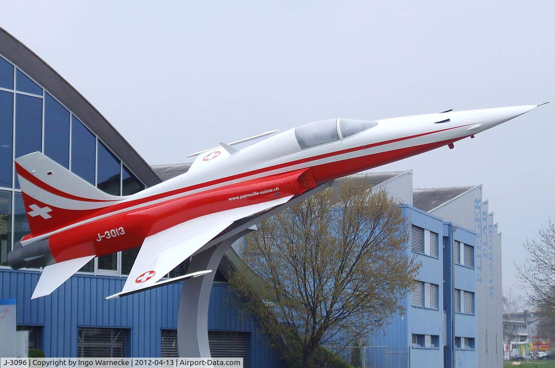 J-3096, Northrop F-5E Tiger II C/N L.1096, Northrop F-5E Tiger II (displayed as J-3013 of Patrouille Suisse) at the Flieger-Flab-Museum, Dübendorf