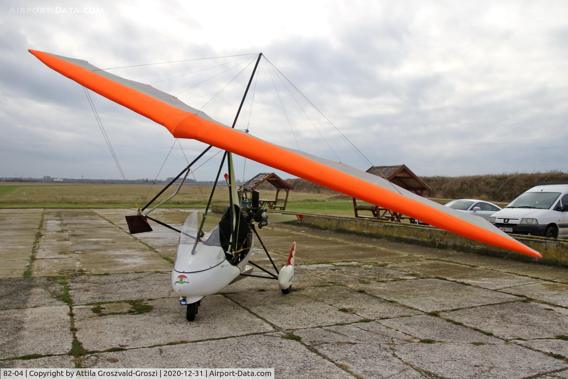 82-04, 2000 Halley Apollo C17 / Racer GT-R C/N 070200/160905, Balatonfökajár Airfield, Hungary