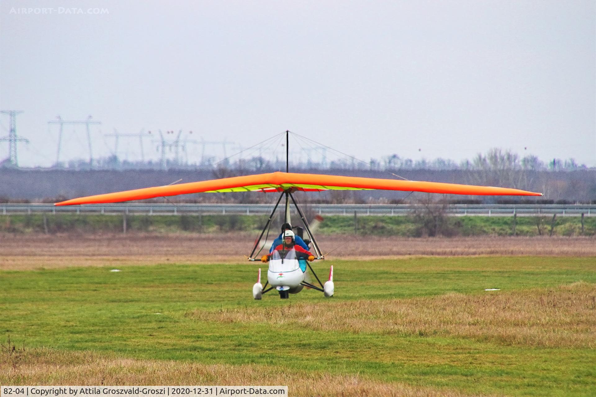 82-04, 2000 Halley Apollo C17 / Racer GT-R C/N 070200/160905, Balatonfökajár Airfield, Hungary