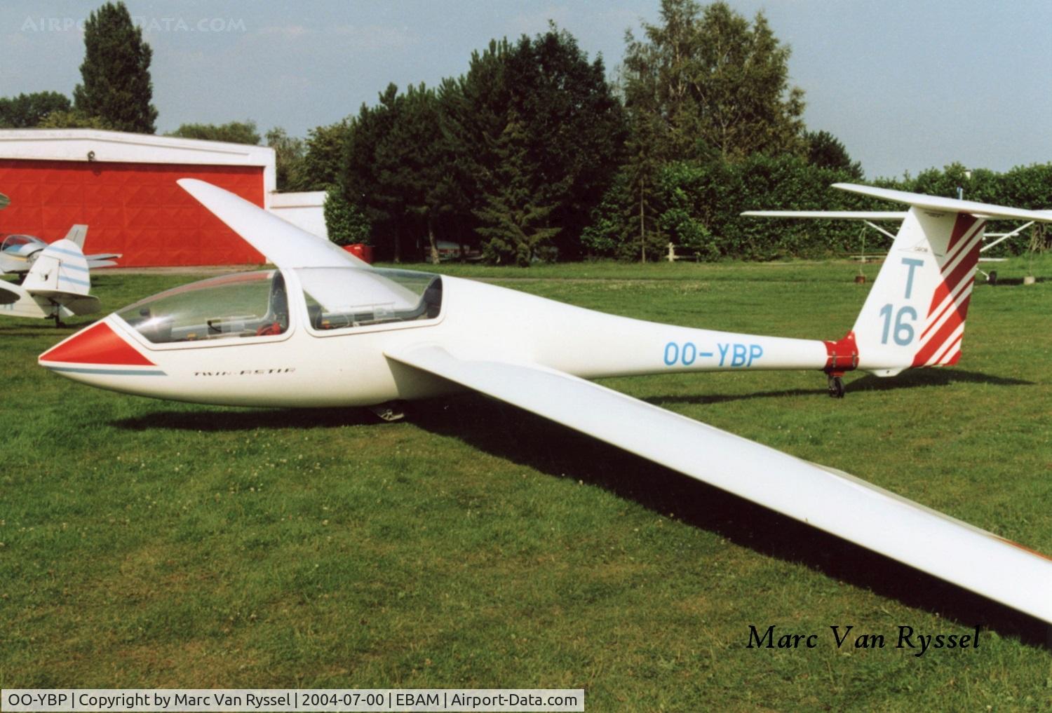 OO-YBP, Grob G-103T Twin Astir TR C/N 3144, At Amougies in 2004.