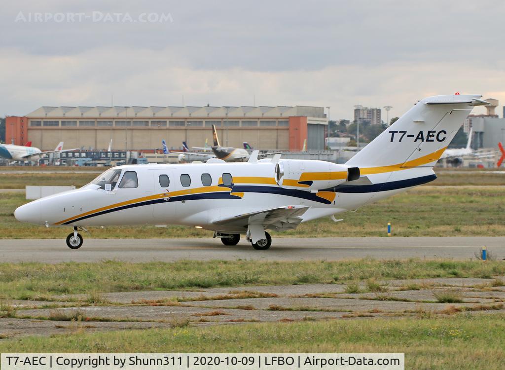 T7-AEC, 2000 Cessna 525 C/N 525-0371, Taxiing for departure...
