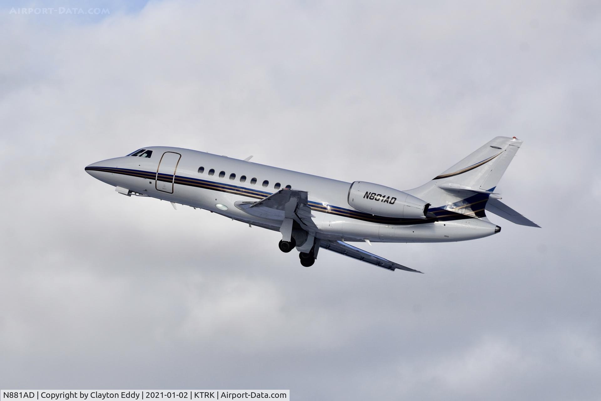 N881AD, 2000 Dassault Falcon 2000 C/N 136, Truckee airport California 2021.