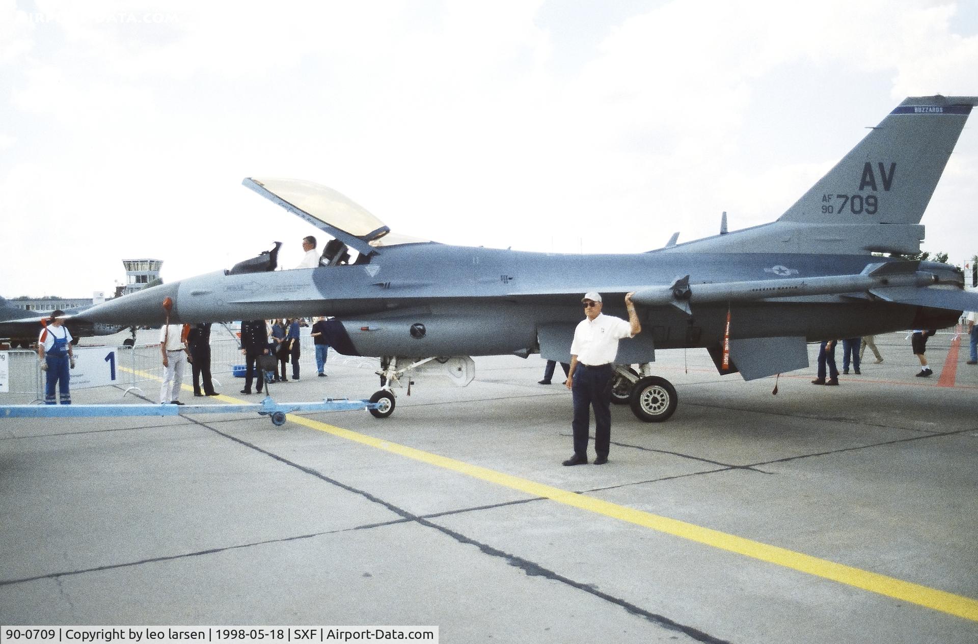 90-0709, 1990 General Dynamics F-16CG Night Falcon C/N 1C-317, Berlin Air Show 18.5.1998
