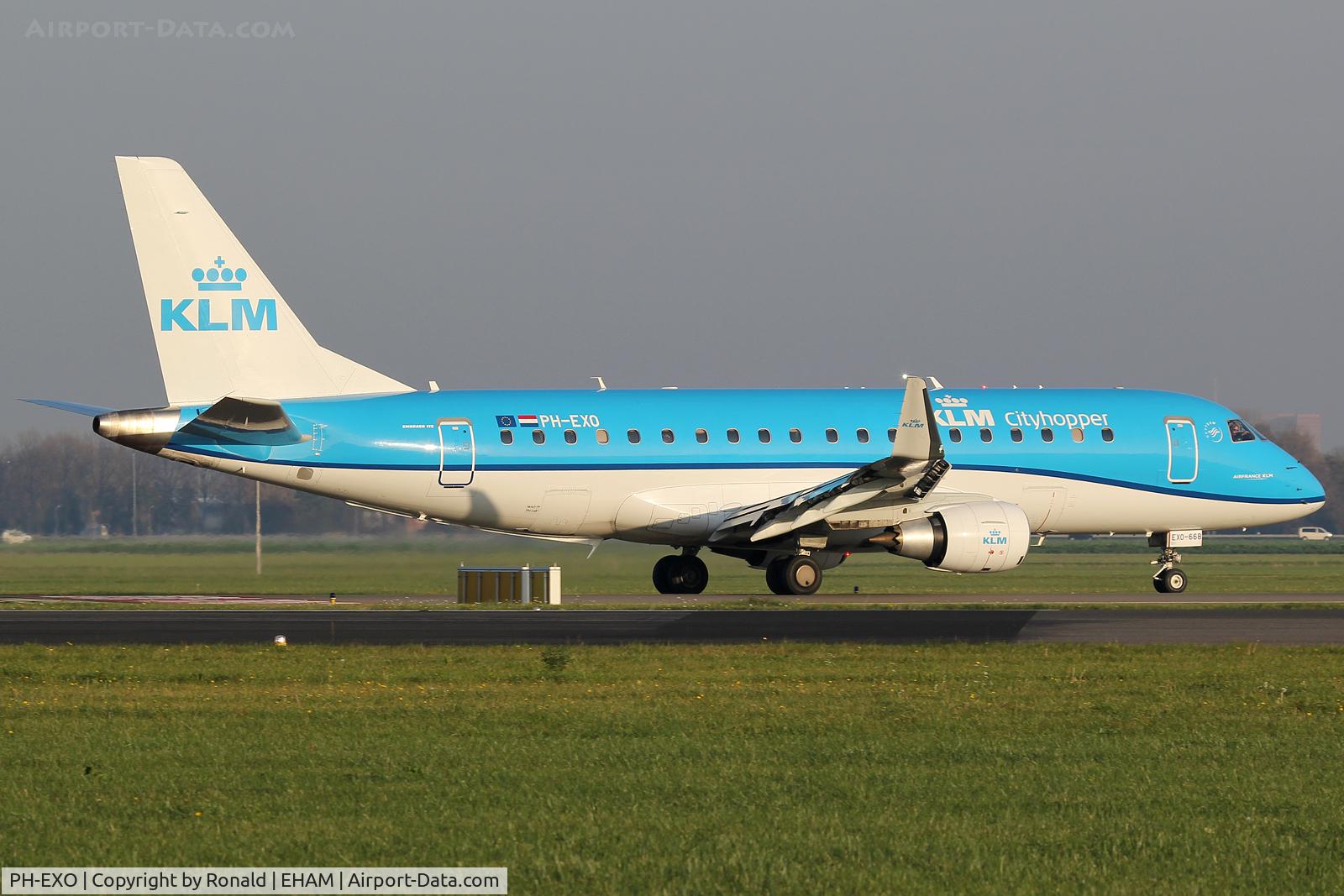 PH-EXO, 2017 Embraer 175STD (ERJ-170-200STD) C/N 17000668, at spl