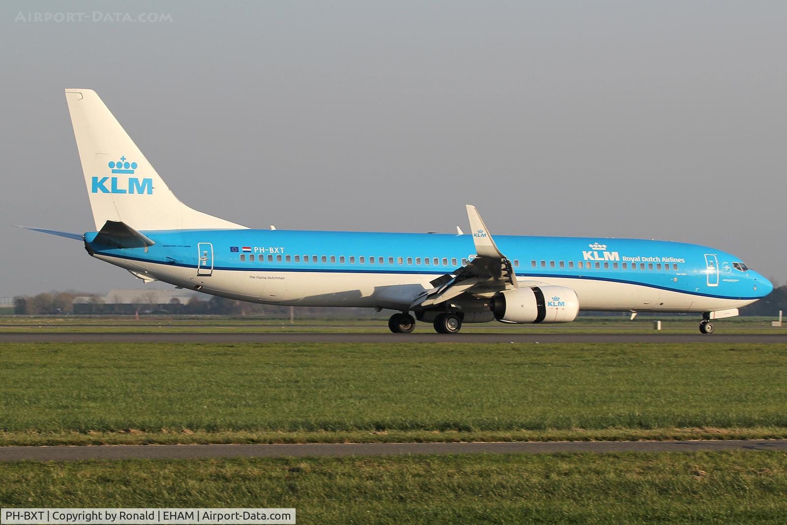 PH-BXT, 2004 Boeing 737-9K2 C/N 32944, at spl