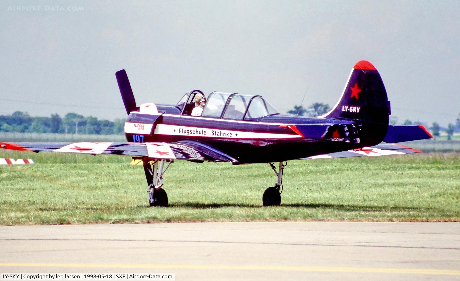 LY-SKY, Bacau Yak-52 C/N 9011108, Berlin Air Show 18.5.1998