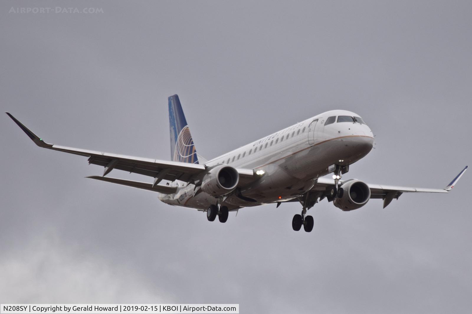 N208SY, 2017 Embraer 175LR (ERJ-170-200LR) C/N 17000644, Landing 10L.