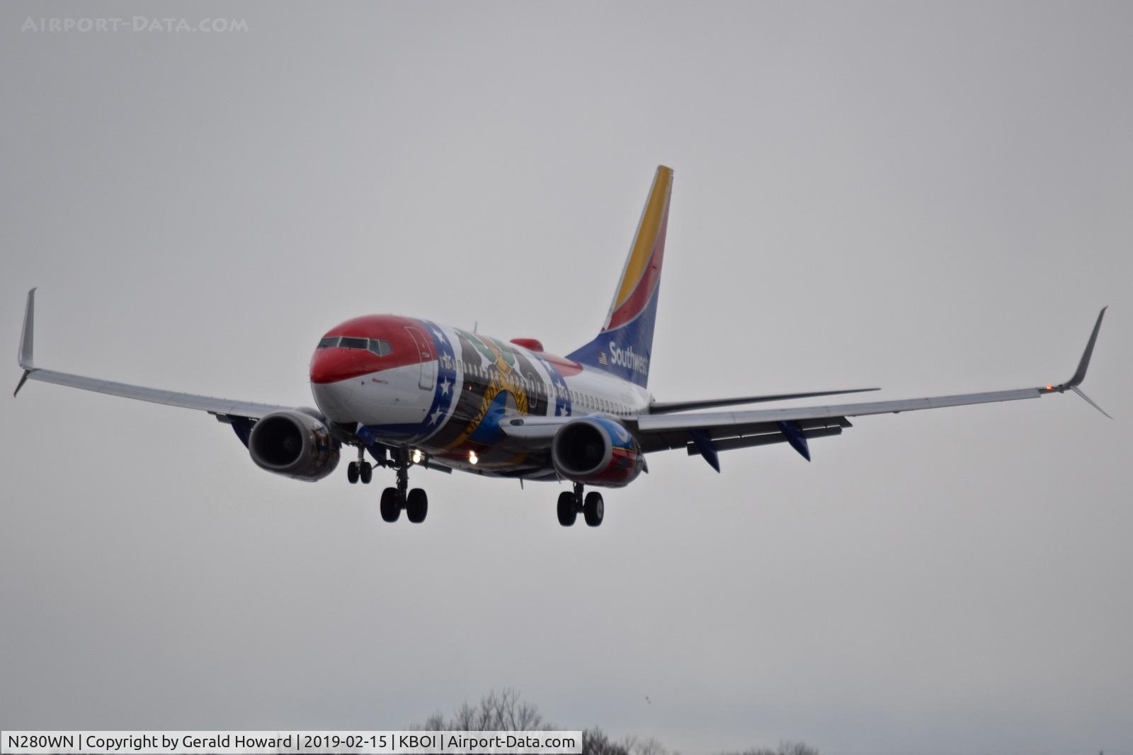 N280WN, 2007 Boeing 737-7H4 C/N 32533, Landing 10L.