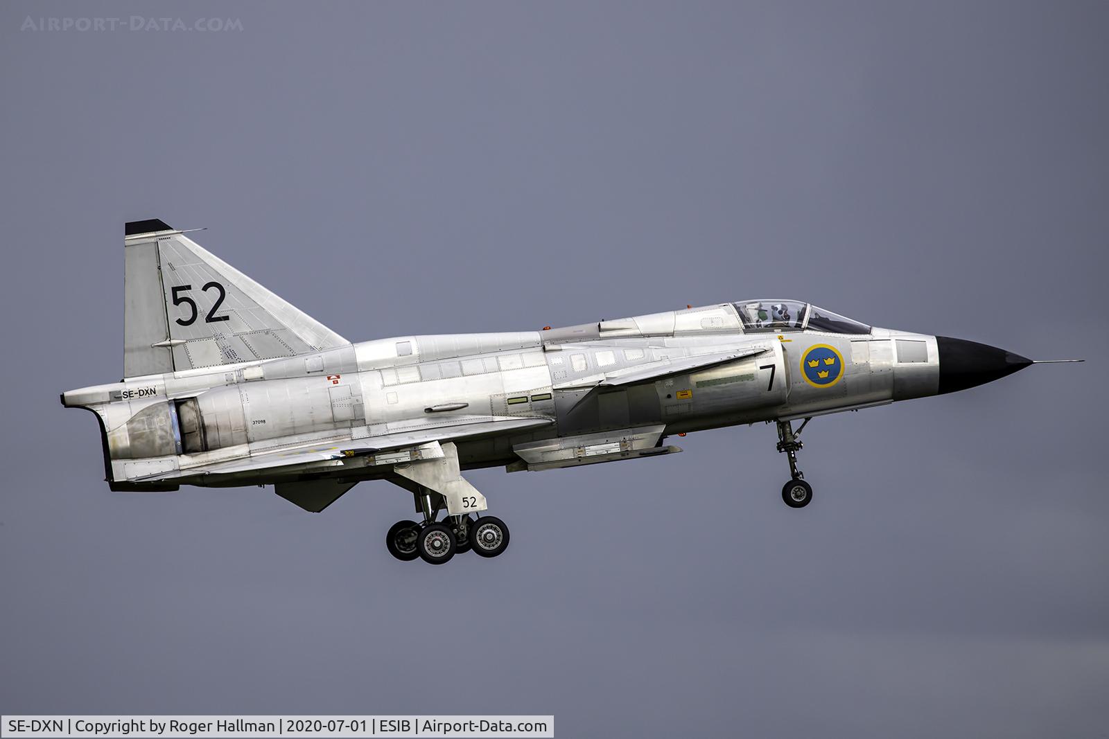 SE-DXN, 1977 Saab AJS 37 Viggen C/N 37098, One of two Viggen from the Swedish Air Force Historic Flight, based at Såtenäs, Sweden.