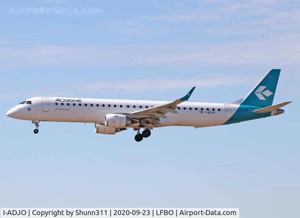I-ADJO, 2009 Embraer 195LR (ERJ-190-200LR) C/N 19000280, Landing rwy 14L... new c/s