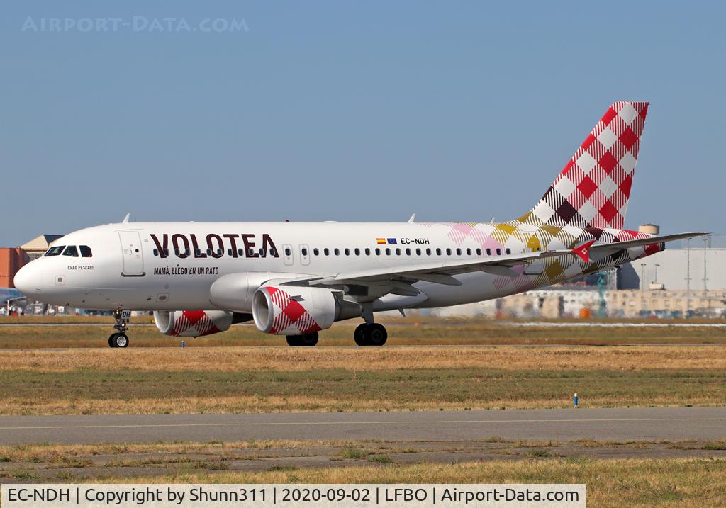 EC-NDH, 2008 Airbus A319-111 C/N 3403, Taxiing holding point rwy 32R for departure...