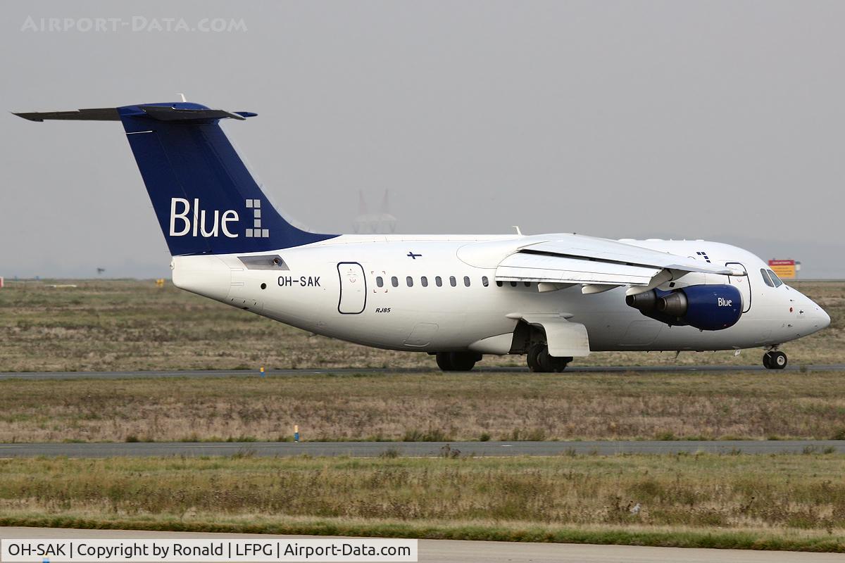OH-SAK, 2001 BAE Systems Avro 146-RJ85 C/N E.2389, at cdg