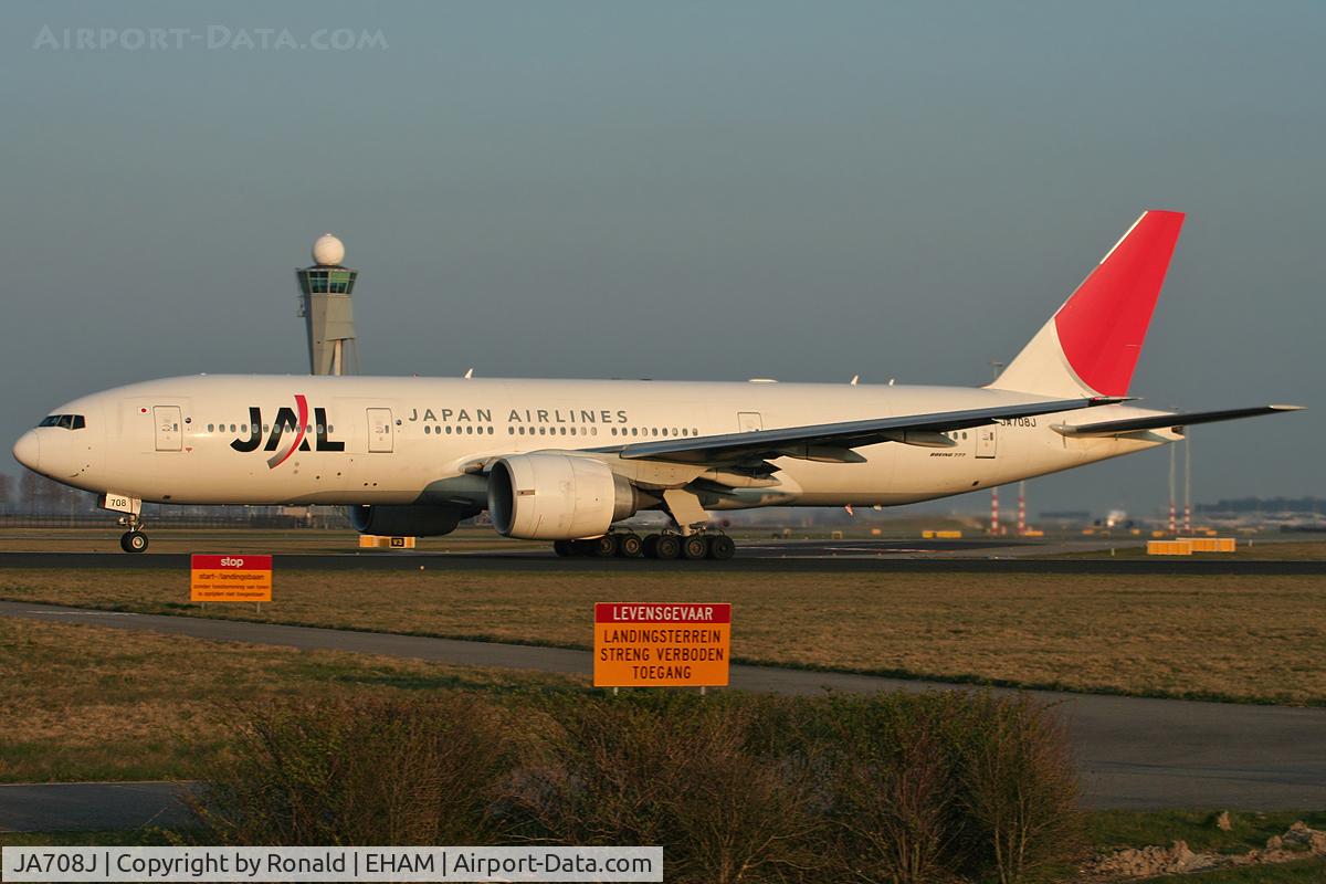 JA708J, 2004 Boeing 777-246/ER C/N 32895, at spl