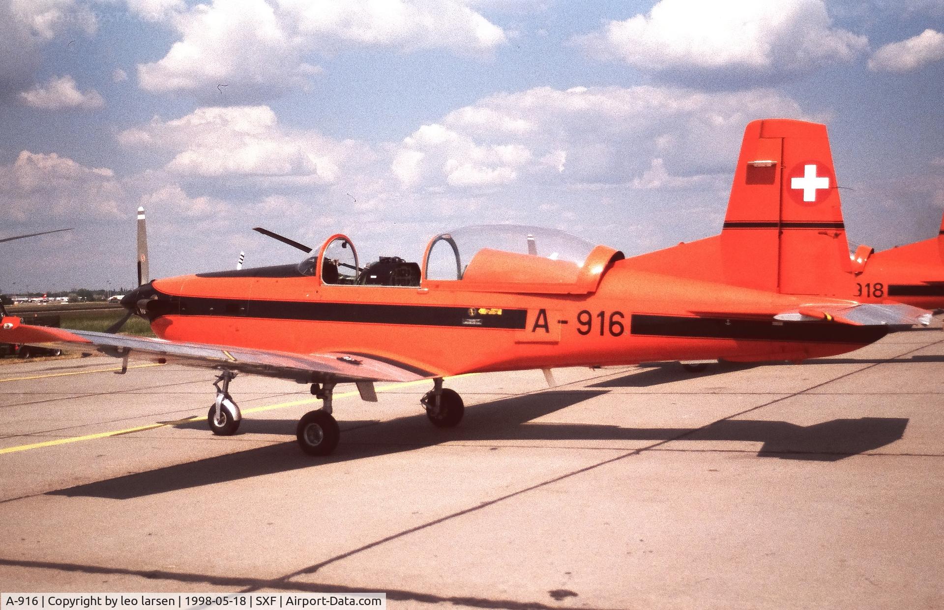 A-916, 1983 Pilatus PC-7 Turbo Trainer C/N 324, Berlin Air Show 18.5.1998