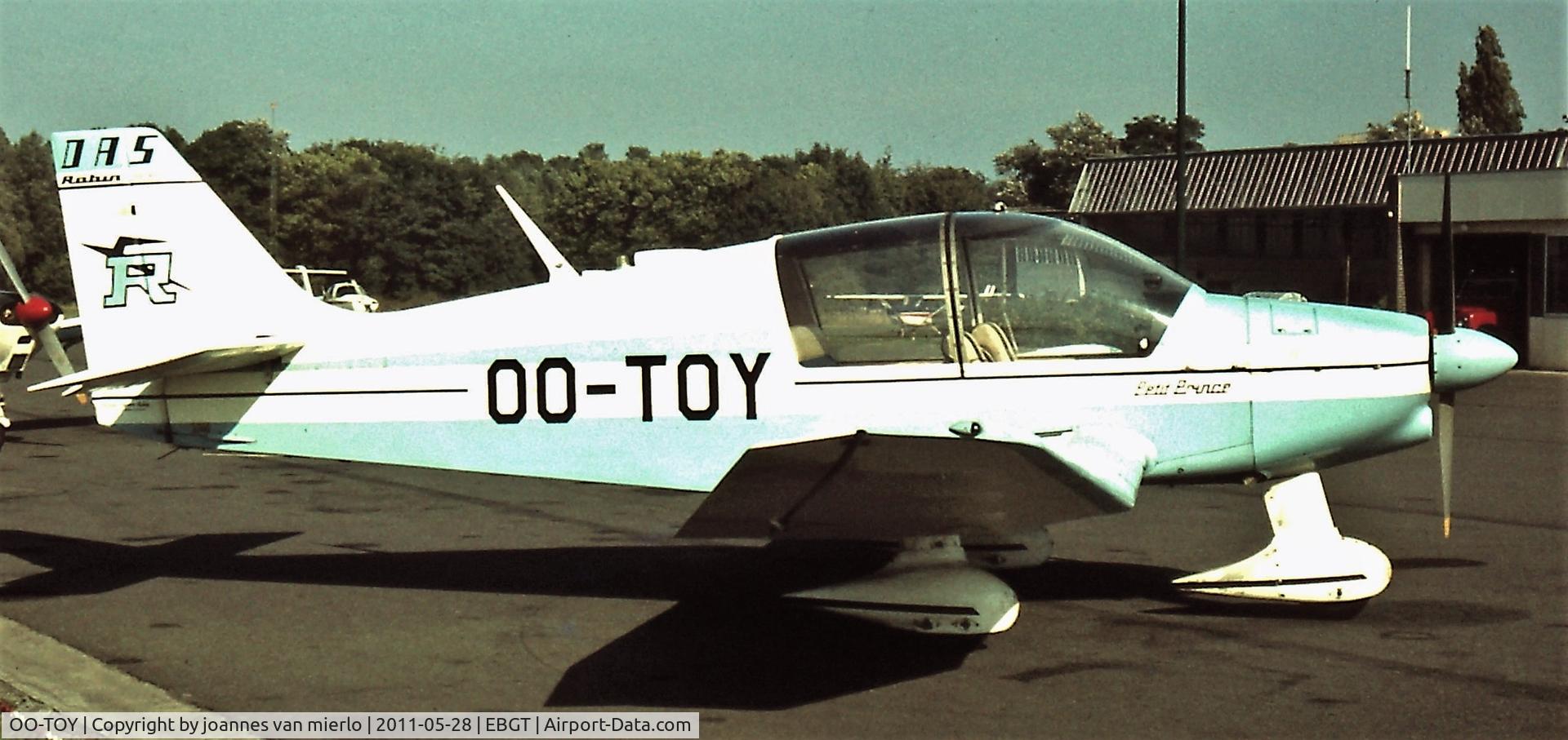 OO-TOY, Robin DR-400-120 Petit Prince C/N 1042, Scan from slide
