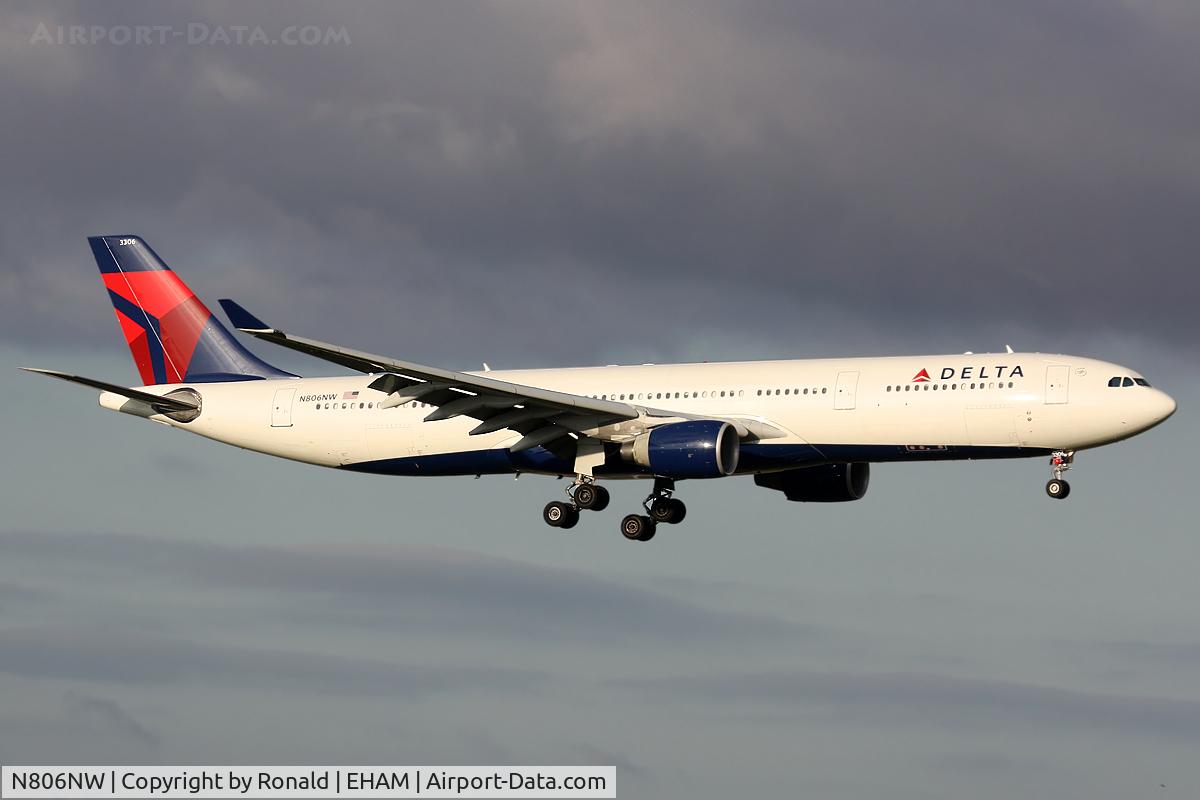 N806NW, 2004 Airbus A330-323 C/N 578, at spl
