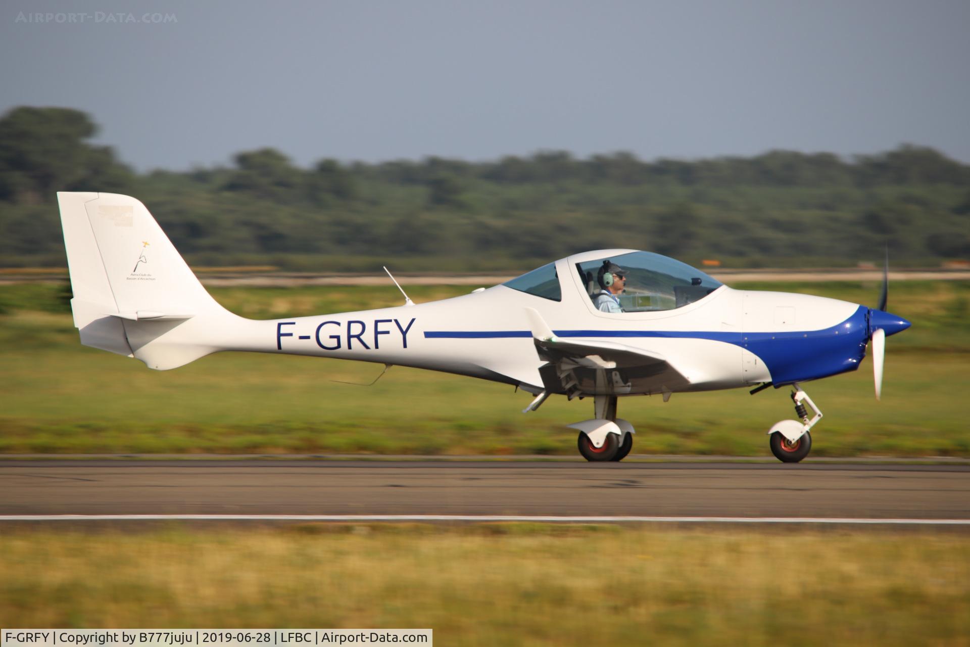 F-GRFY, Aquila AT01 C/N AT01-307, at Cazaux airshow