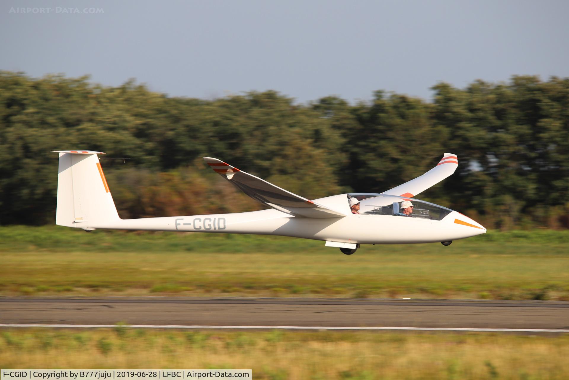 F-CGID, 2003 Schempp-Hirth Duo Discus C/N 69, at Cazaux airshow