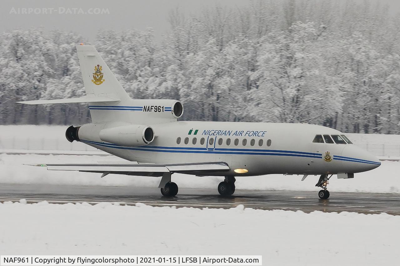 NAF961, 1990 Dassault Falcon 900 C/N 96, Landing in Basel/Mulhouse on a cold winter day