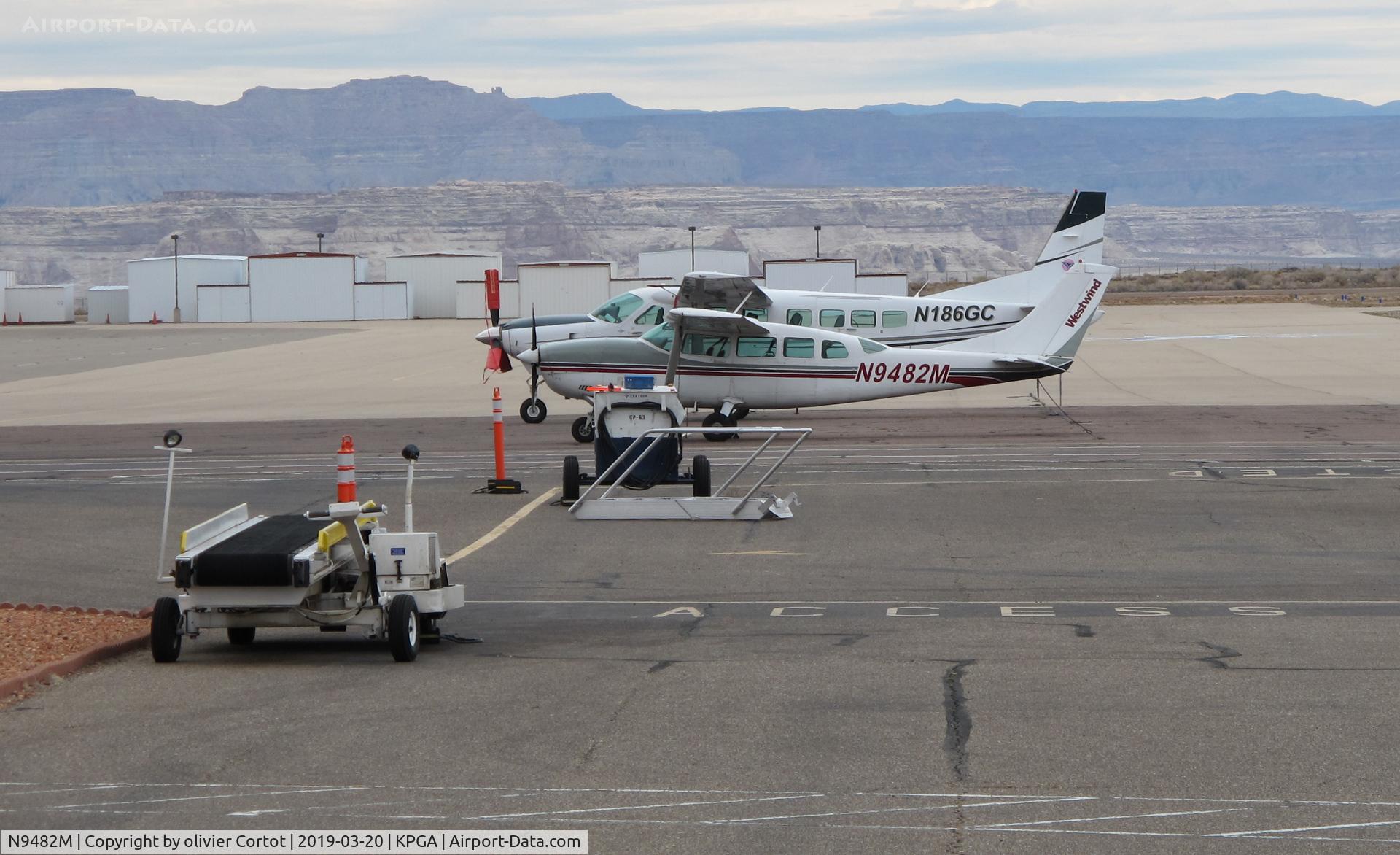 N9482M, 1981 Cessna T207A Turbo Stationair 8 C/N 20700698, march 2019