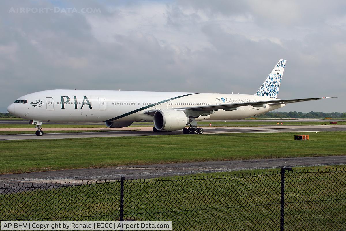 AP-BHV, 2006 Boeing 777-340/ER C/N 33778, at man
