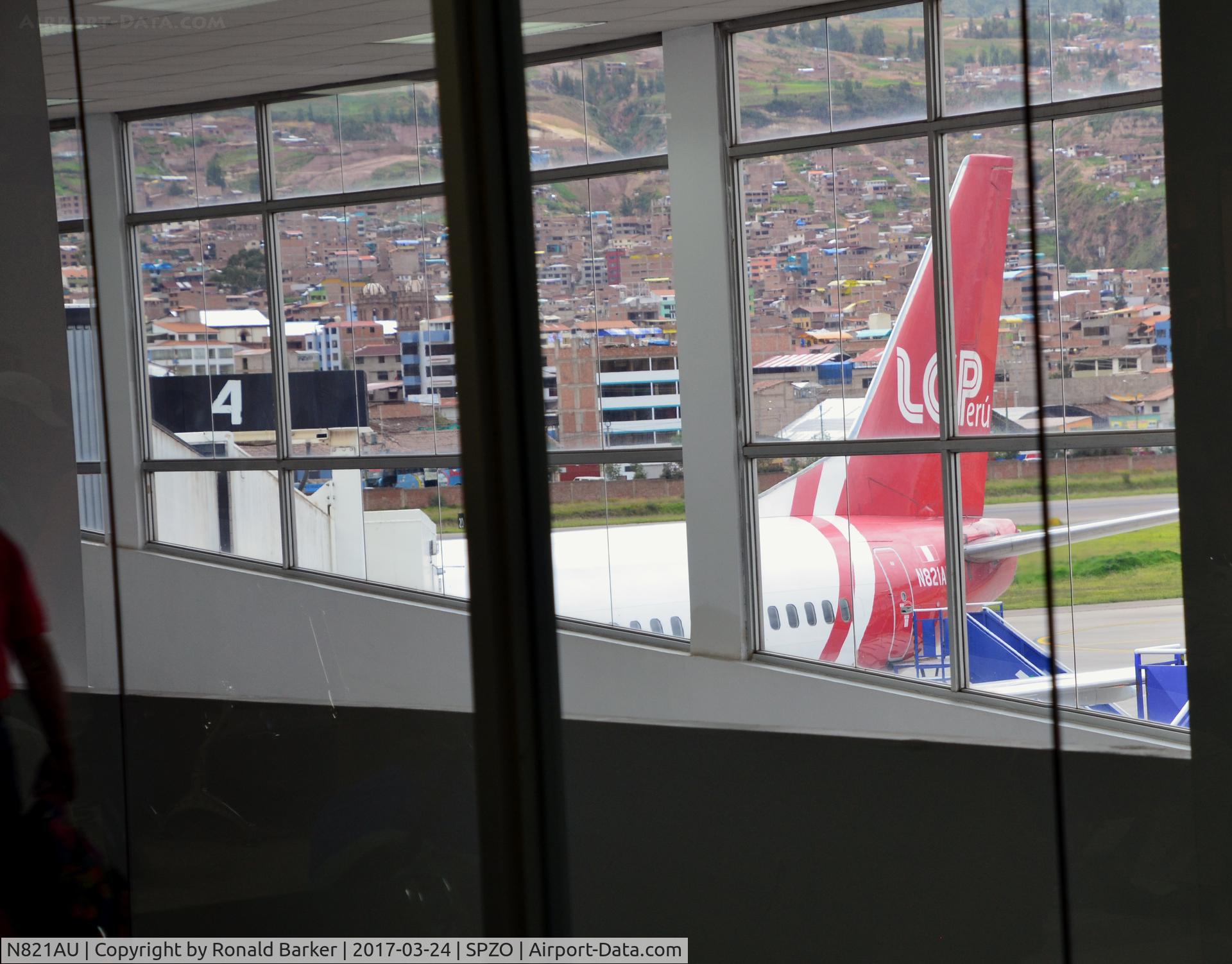 N821AU, 1991 Boeing 737-530 C/N 24821, At gate Cusco
