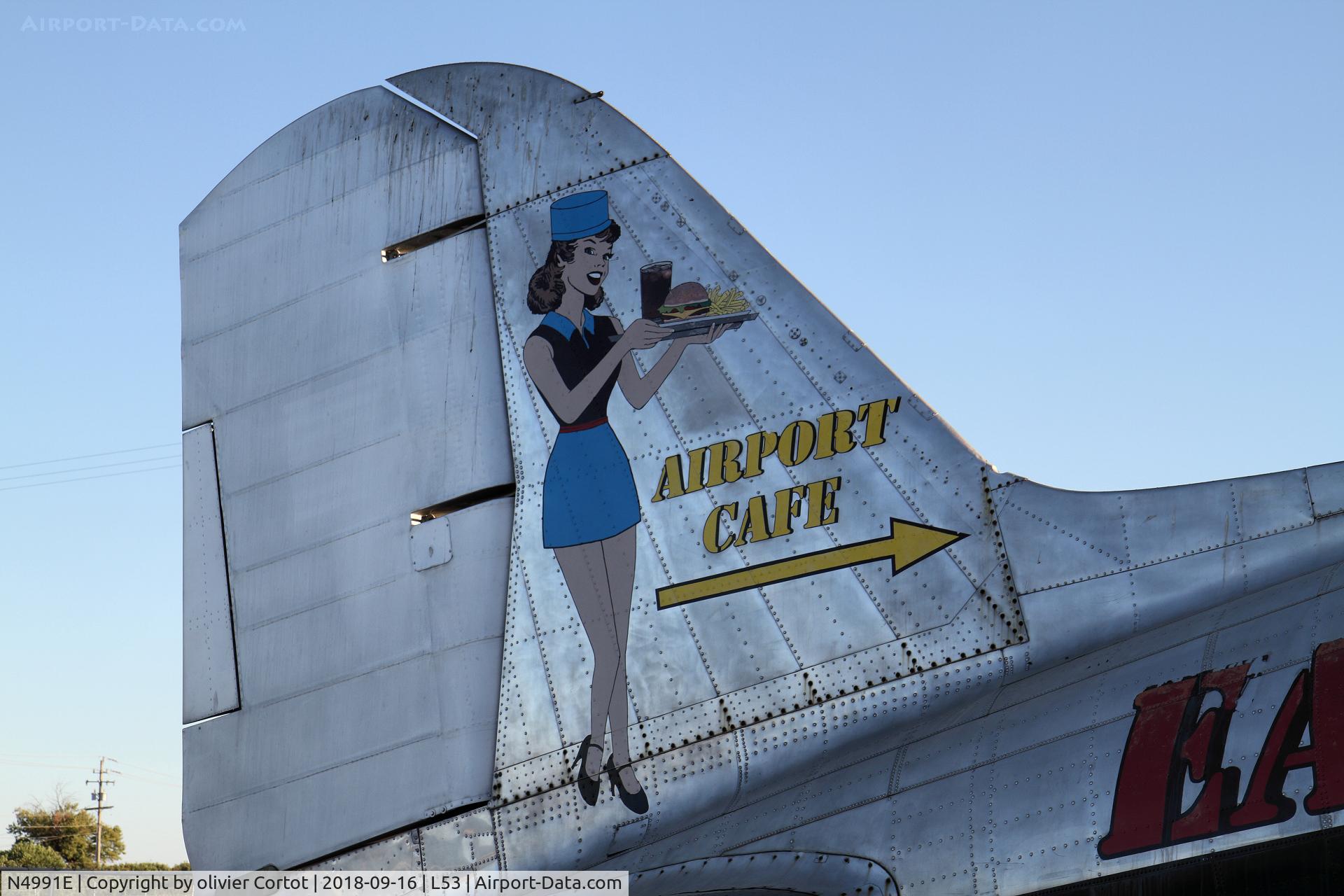 N4991E, 1945 Douglas DC3C (C-47) C/N 12106, she made me stop ^^