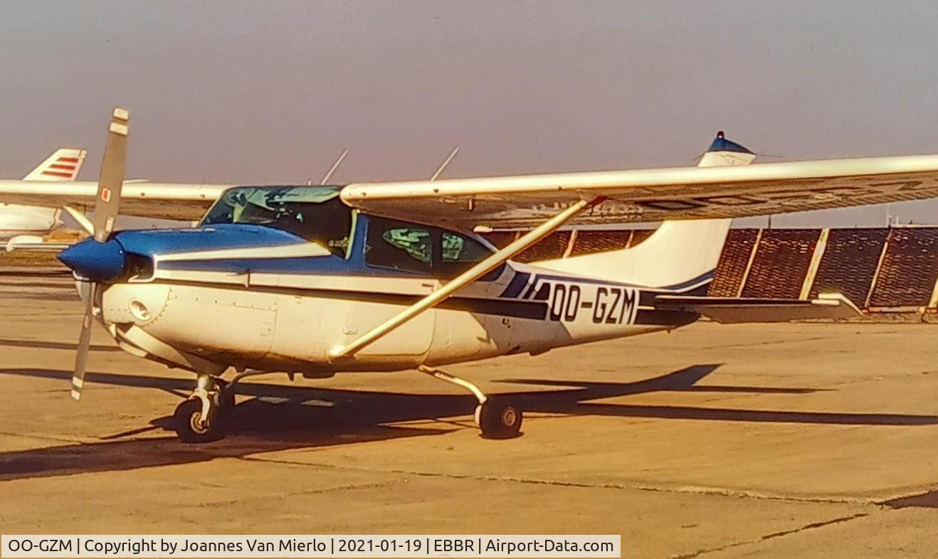 OO-GZM, 1979 Reims FR182 Skylane RG II C/N FR1820045, Scan from slide