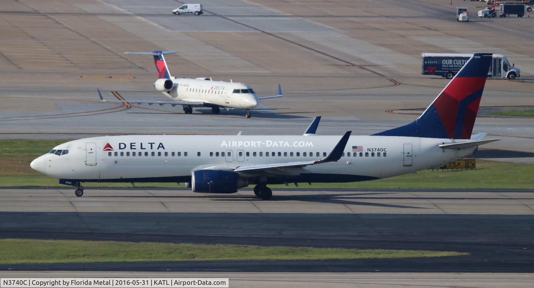 N3740C, 2000 Boeing 737-832 C/N 30800, ATL spotting 2016