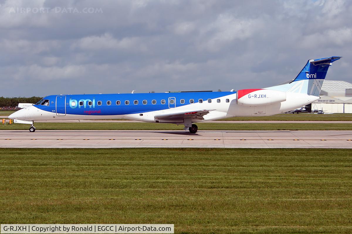 G-RJXH, 2001 Embraer EMB-145EP (ERJ-145EP) C/N 145442, at man