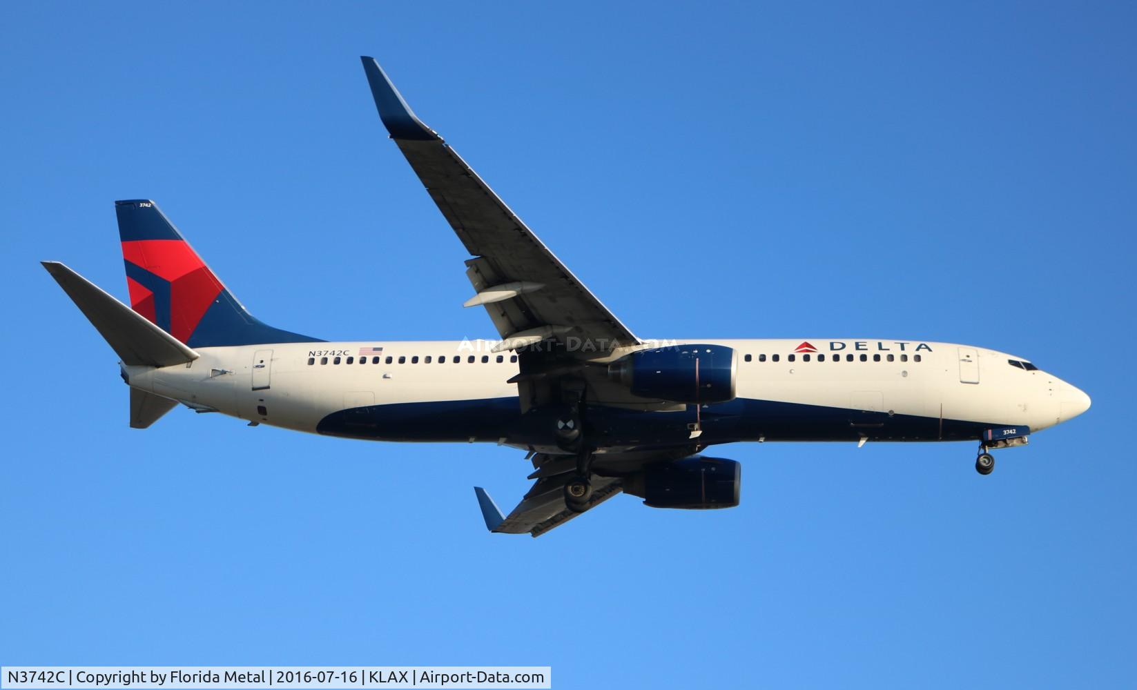 N3742C, 2001 Boeing 737-832 C/N 30835, LAX Spotting 2016