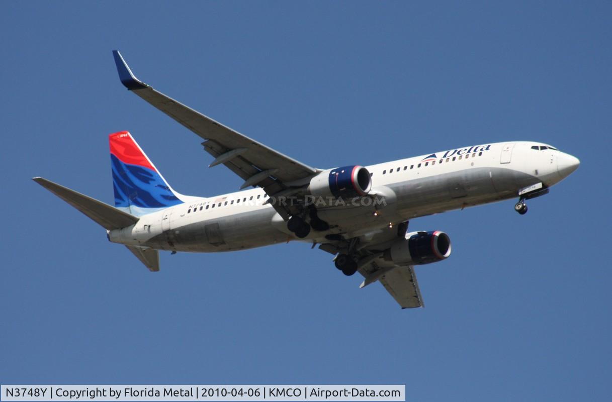 N3748Y, 2001 Boeing 737-832 C/N 30489, MCO spotting 2010